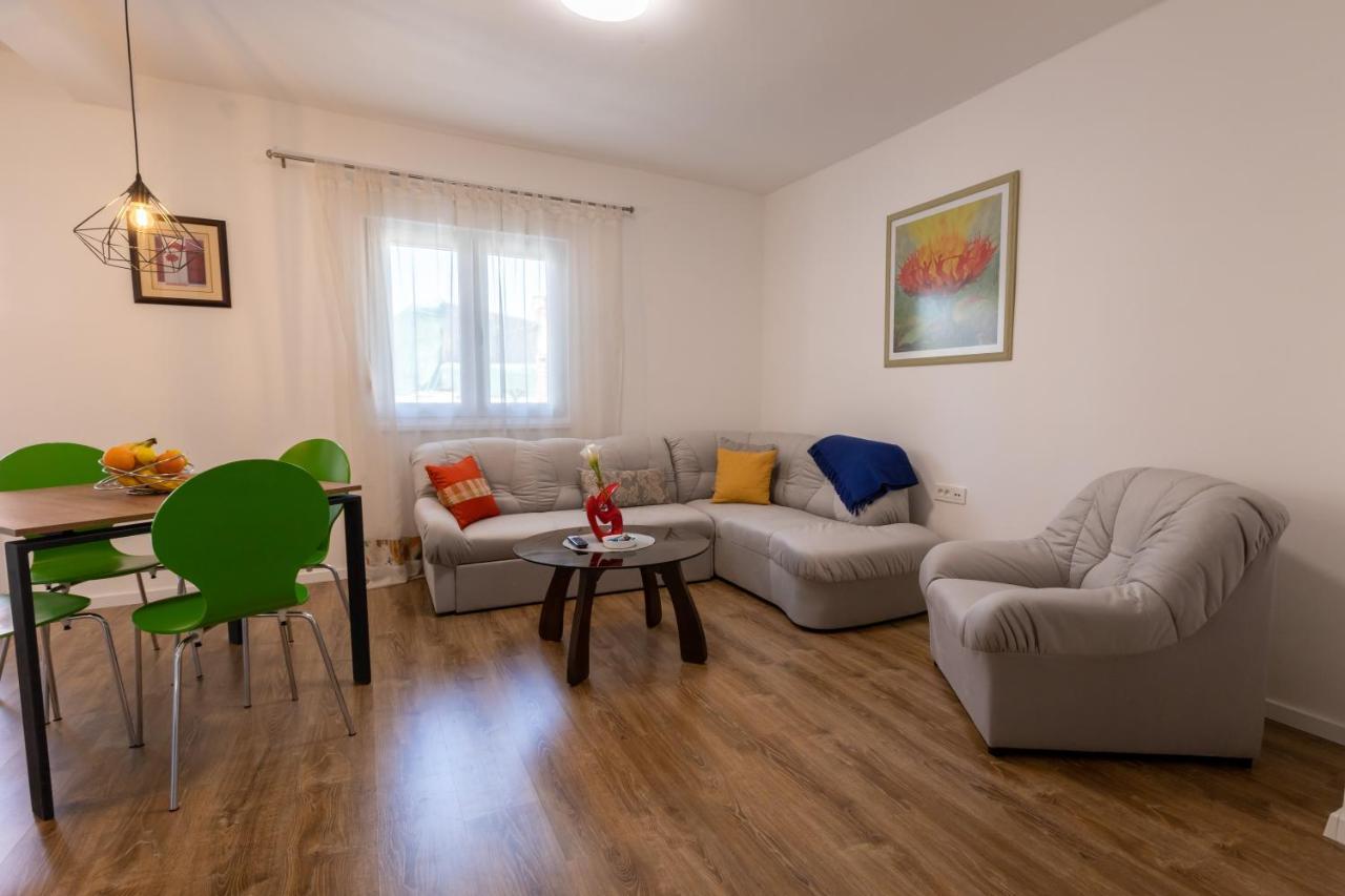 Self Check-In Apartment With Jacuzzi Mostar Buitenkant foto